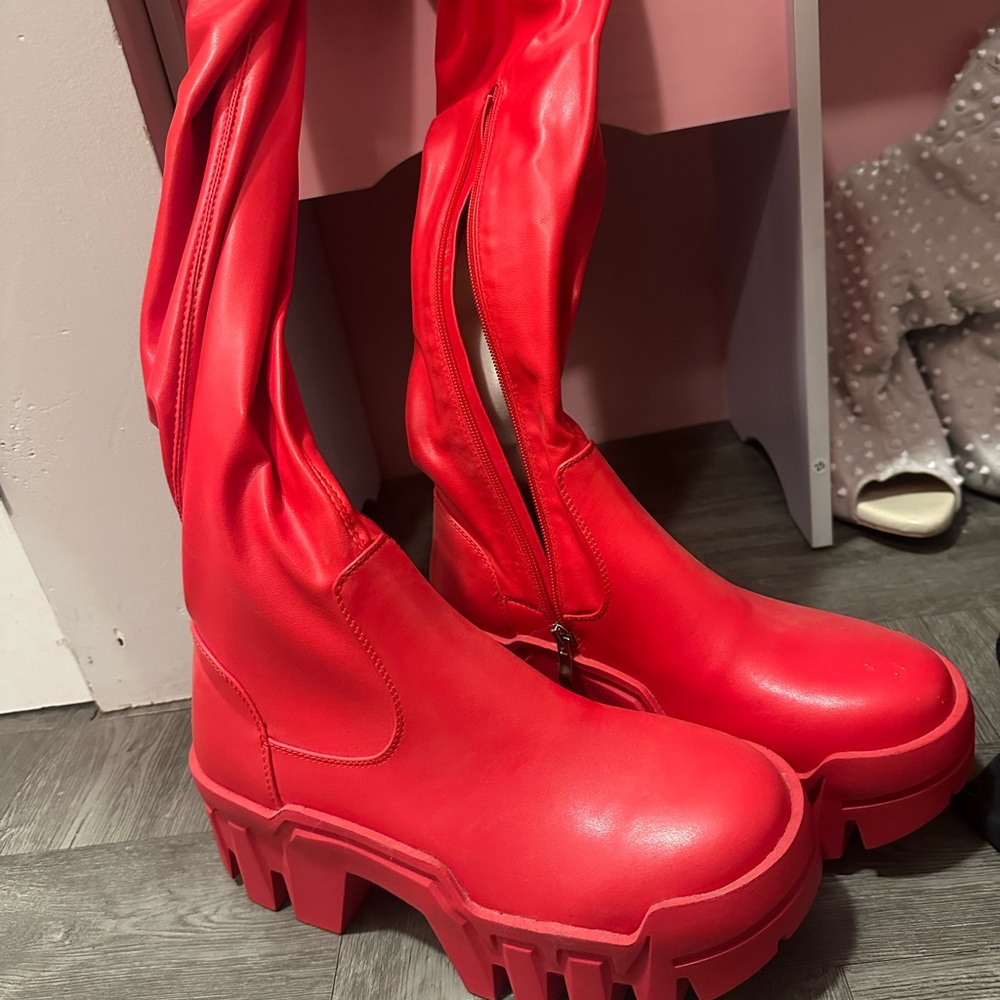 Red. Size 8.5 Azalea Wang